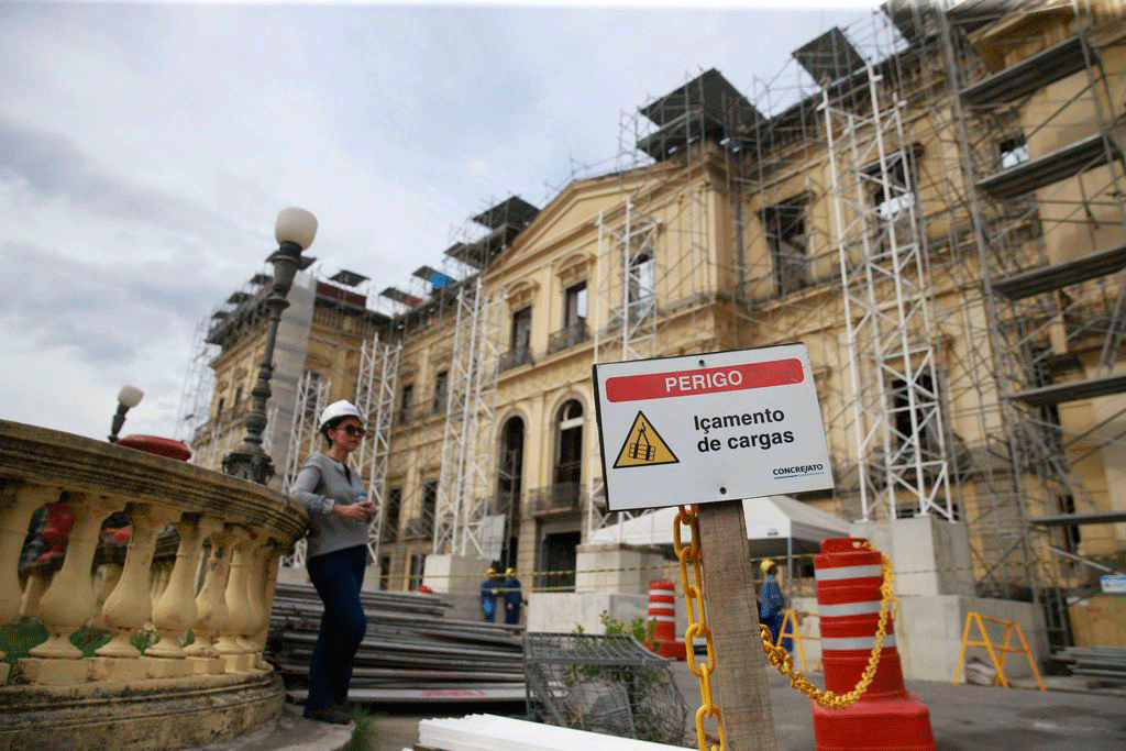 Sete meses depois, empresas brasileiras doaram R$ 15 mil para a reconstrução do Museu Nacional (Tânia Rego/Agência Brasil)