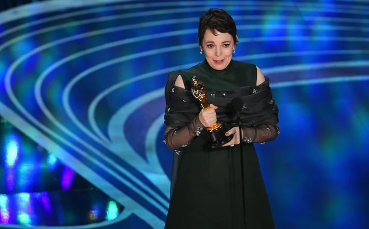 Olivia Colman recebe o Oscar de "Melhor Atriz" pelo seu papel de rainha Anne em "A Favorita" (Kevin Winter/Getty Images)