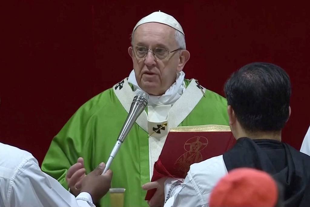 Papa compara pedofilia com práticas antigas de sacrifício humano