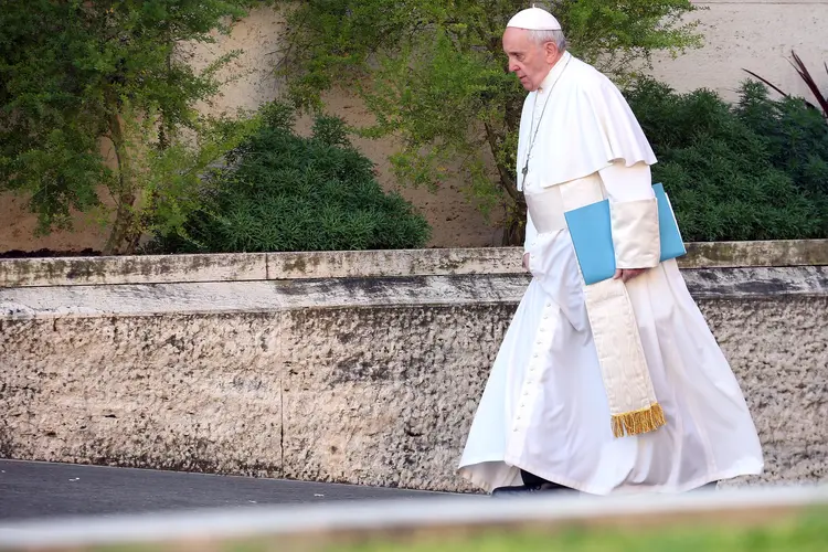 Vaticano: o Papa Francisco caminha até o Sínodo para a sessão de abertura do encontro "A Proteção dos Menores na Igreja", em 21 de fevereiro de 2019 (Franco Origlia/Getty Images)