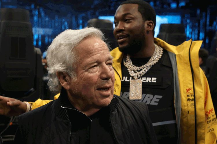 Robert Kraft: Se condenado, dono do Patriots pode passar até um ano na prisão (Streeter Lecka/Getty Images)