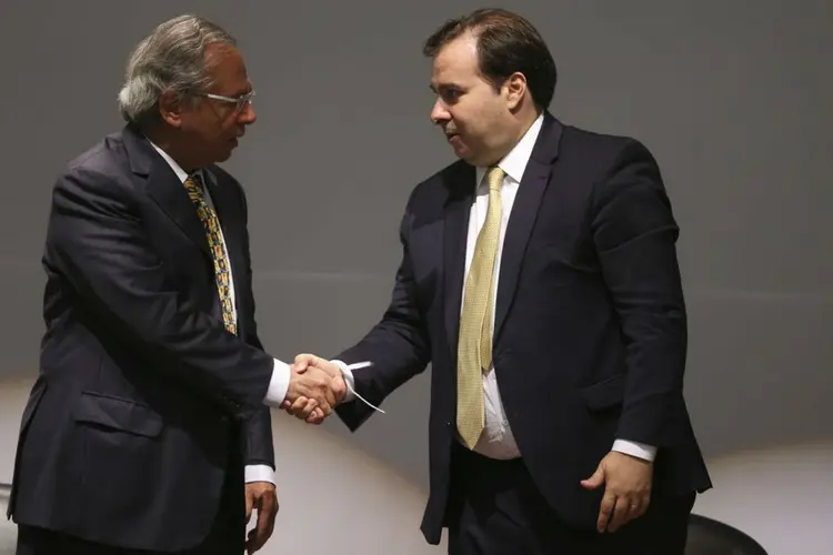 Paulo Guedes e Rodrigo Maia: Ministro da Economia e presidente da Câmara trabalham em proposta da reforma (Valter Campanato/Agência Brasil)