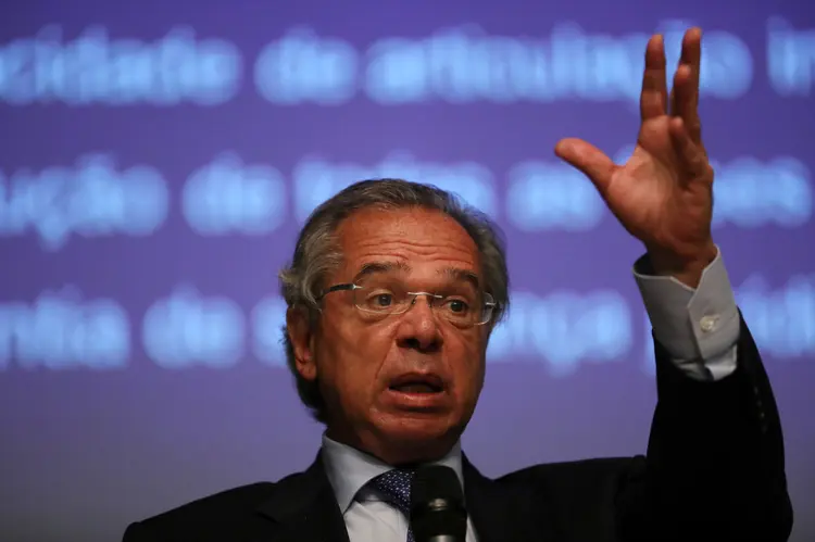 Paulo Guedes: ministro da economia desistiu de enviar PEC do pacto federativo agora (Pilar Olivares/Reuters)