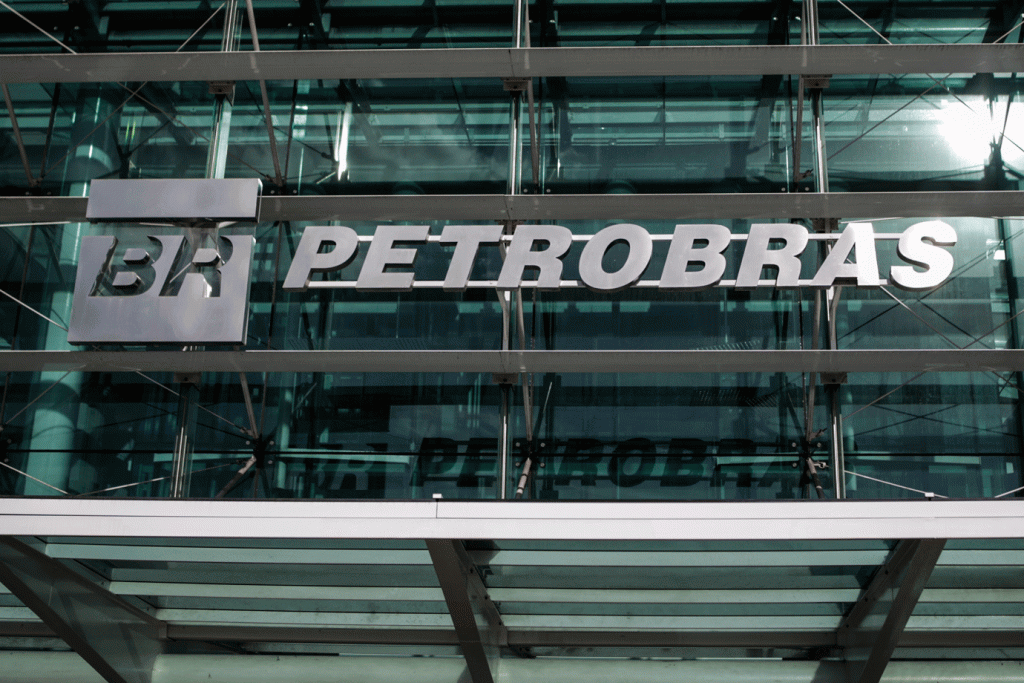 Petrobras pagará dividendos mínimos até elevar saúde financeira, diz CEO