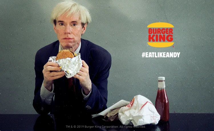 Comercial do Burger King: marca usa antigo vídeo com Andy Warhol comendo um Whopper (Burger King/Divulgação)