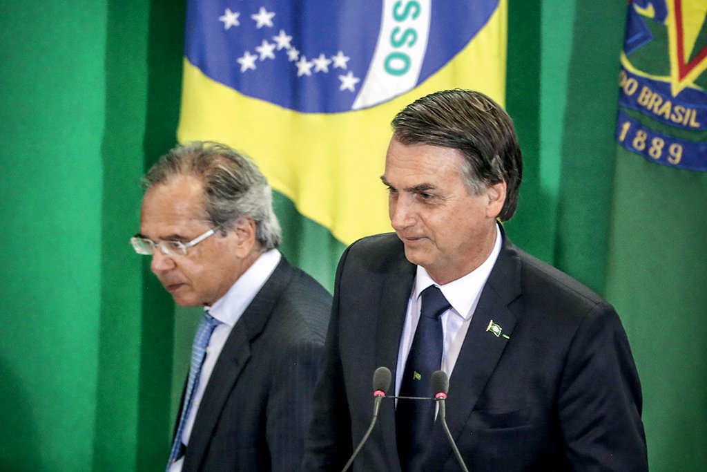 Pressionado, Bolsonaro deve levar pessoalmente Previdência ao Congresso