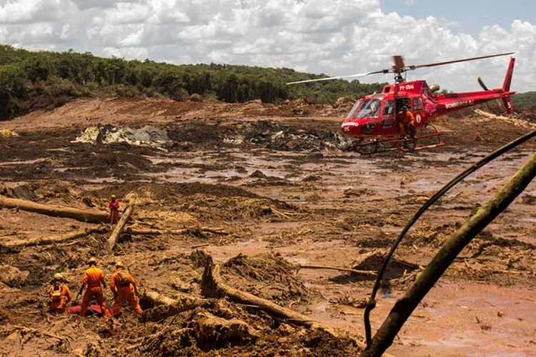 Brumadinho: 10 dias depois da tragédia causada pelo rompimento da barragem Mina Córrego do Feijão, as buscas prosseguem em meio às dificuldades provocadas pelo mar de lama (Rodney Costa / dpa/Getty Images)