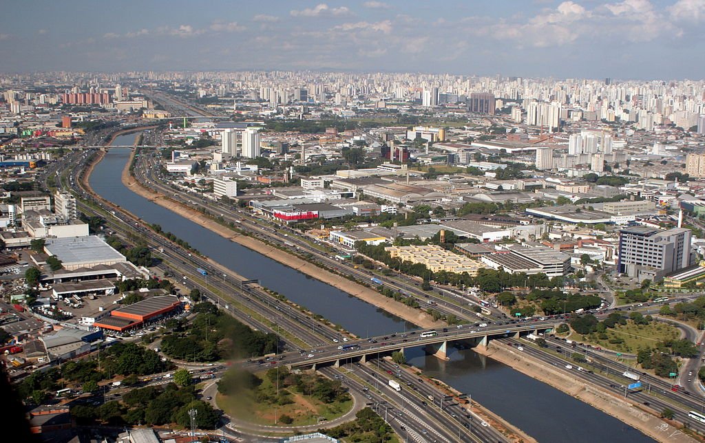 Engavetamento na Marginal do Tietê deixa 3 feridos