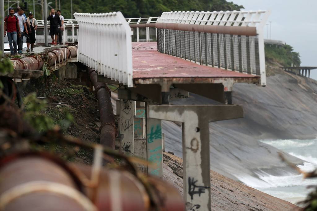 Trecho da Ciclovia Tim Maia desaba após temporal no Rio de Janeiro