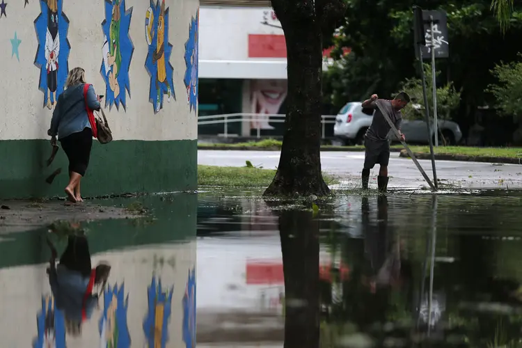Rio: as sirenes que indicam necessidade de evacuação serão acionadas caso o nível de água chegue a 45 mm (Sergio Moraes/Reuters)