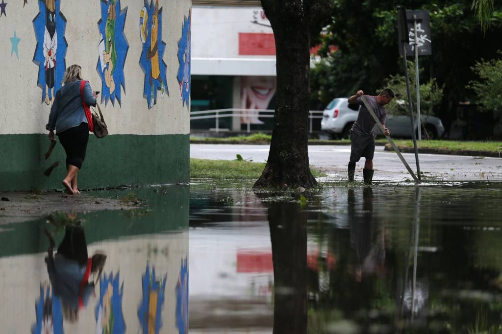 Com previsão de chuva, Rio fechará escolas públicas amanhã à tarde