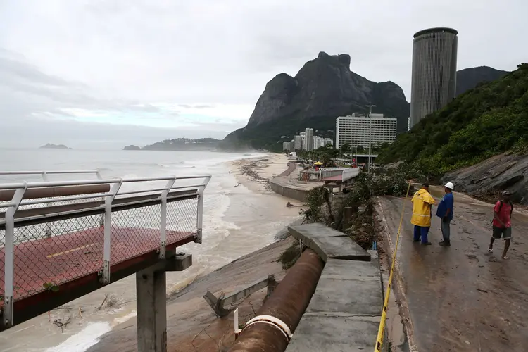 Ciclovia Tim Maia, no Rio de Janeiro: o desabamento da estrutura foi um dos acidentes ocasionados pela temporada de chuva (Sergio Moraes/Reuters)