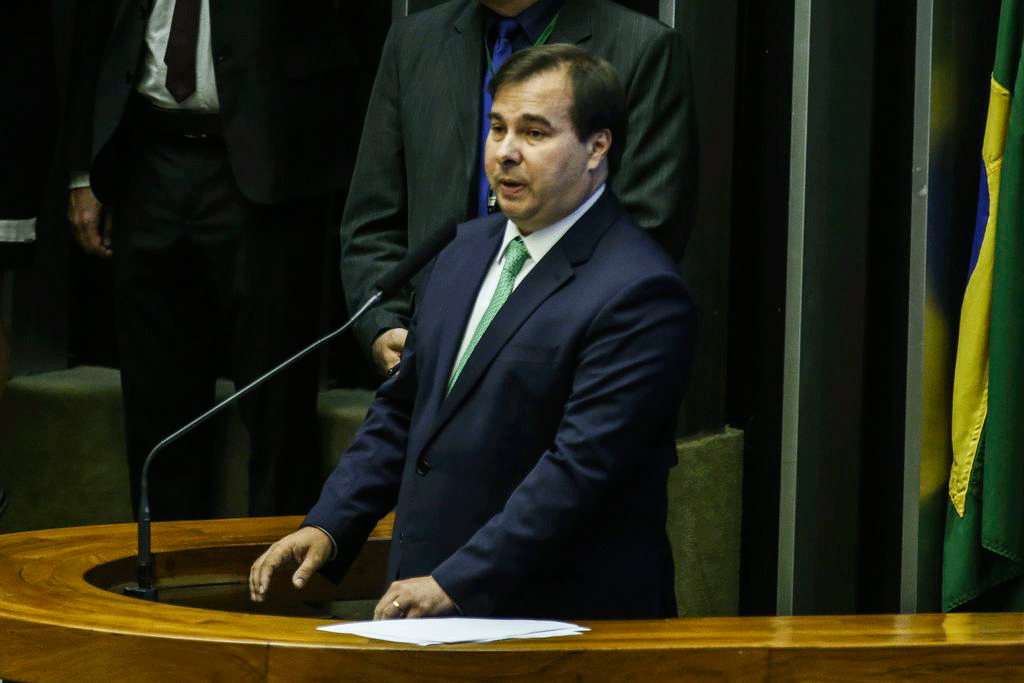 Partidos pressionam Maia por cargos no governo