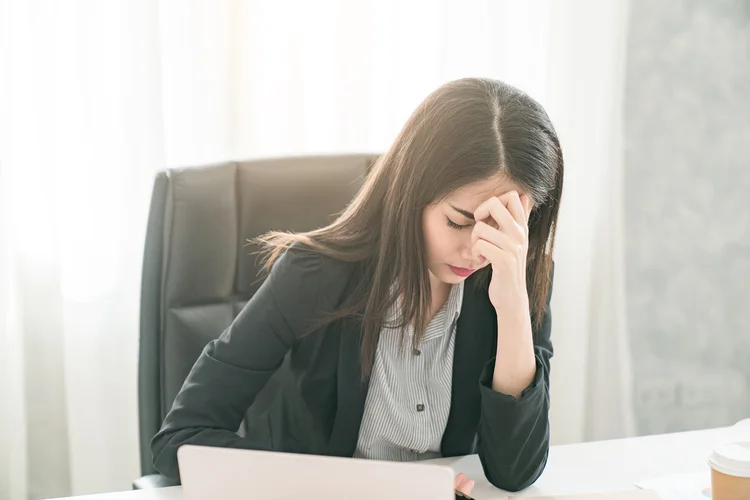 Finanças das mulheres também são influenciadas pelas relações socioafetivas e familiares (Witthaya Prasongsin/Getty Images)