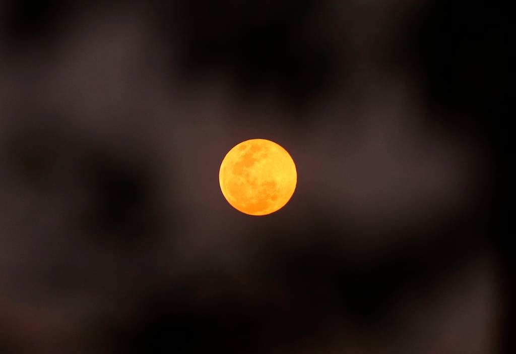 Primeira superlua do ano aparecerá no céu neste domingo