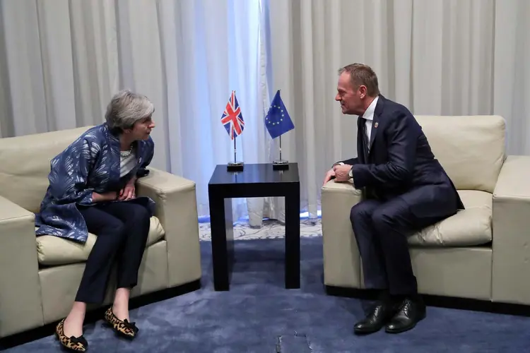 Primeira-ministra do Reino Unido, Theresa May, e o presidente do Conselho Europeu, Donald Tusk (Francisco Seco/Reuters)