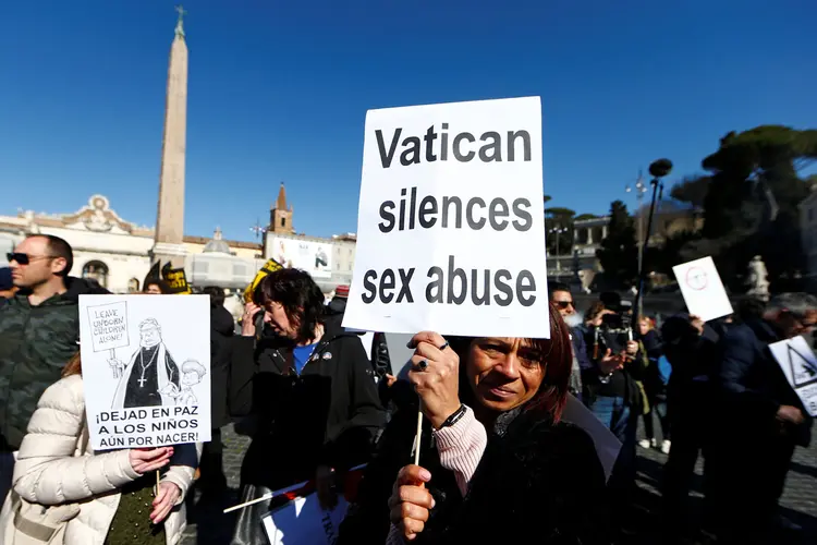 Protesto no Vaticano contra casos de pedofilia na Igreja Católica (Yara Nardi/Reuters)