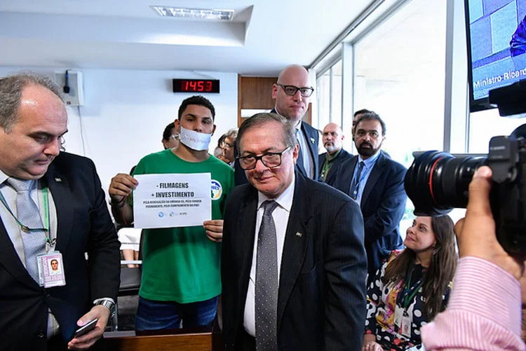 Protesto no Senado: Pedro Gorki, presidente da UBES, protesta contra ministro da Educação (Geraldo Magela/Agência Senado)