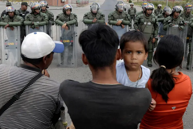 Crianças na Venezuela: oposição afirma que o governo é responsável pela deterioração do tratamento dos pacientes com câncer (Ricardo Moraes/Reuters)