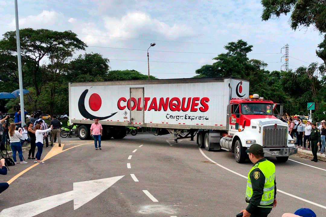 Juan Guaidó pede que militares liberem entrada de ajuda humanitária