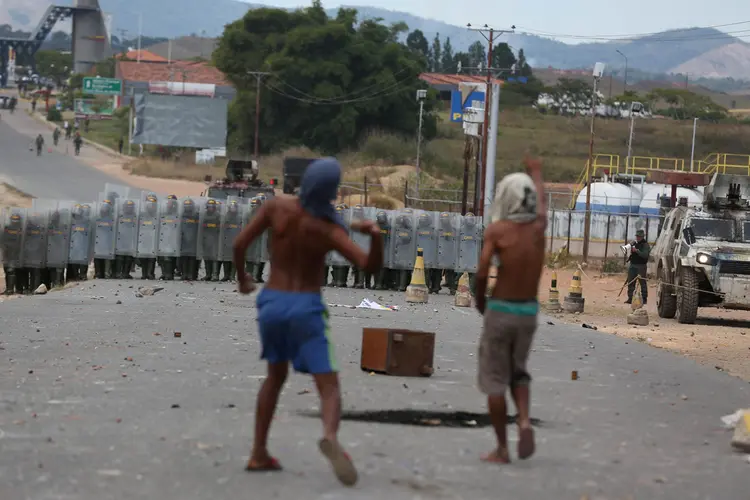 Conflito: neste domingo, a fronteira entre Brasil e Venezuela foi palco de conflitos (Bruno Kelly/Reuters)