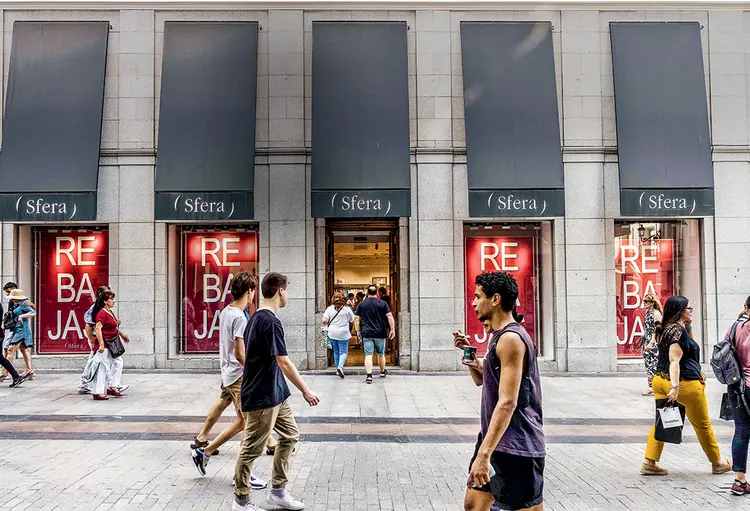 Rua de comércio em Madri, na Espanha: crescimento econômico contínuo | Marcos del Mazo/Getty Images / 