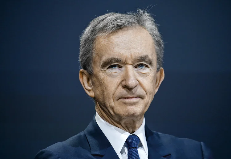 BERNARD ARNAULT: 69 anos / MULHER: A pianista Hélène Mercier  / FORTUNA: US$ 69 bilhões / IMPÉRIO: O grupo LVMH tem 70 marcas, como Dior, Fendi, Louis Vuitton / FATURAMENTO (2018): US$ 53 bilhões / NAS ARTES: Criou a Fundação Louis Vuitton, sediada em Paris e projetada pelo arquiteto Frank Gehry | Foto: Chesnot/Getty Images / 