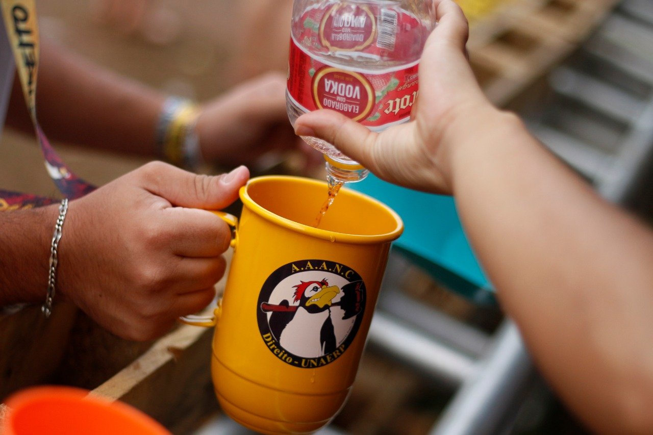 De Corote a Catuaba: as bebidas que ameaçam a cerveja no Carnaval