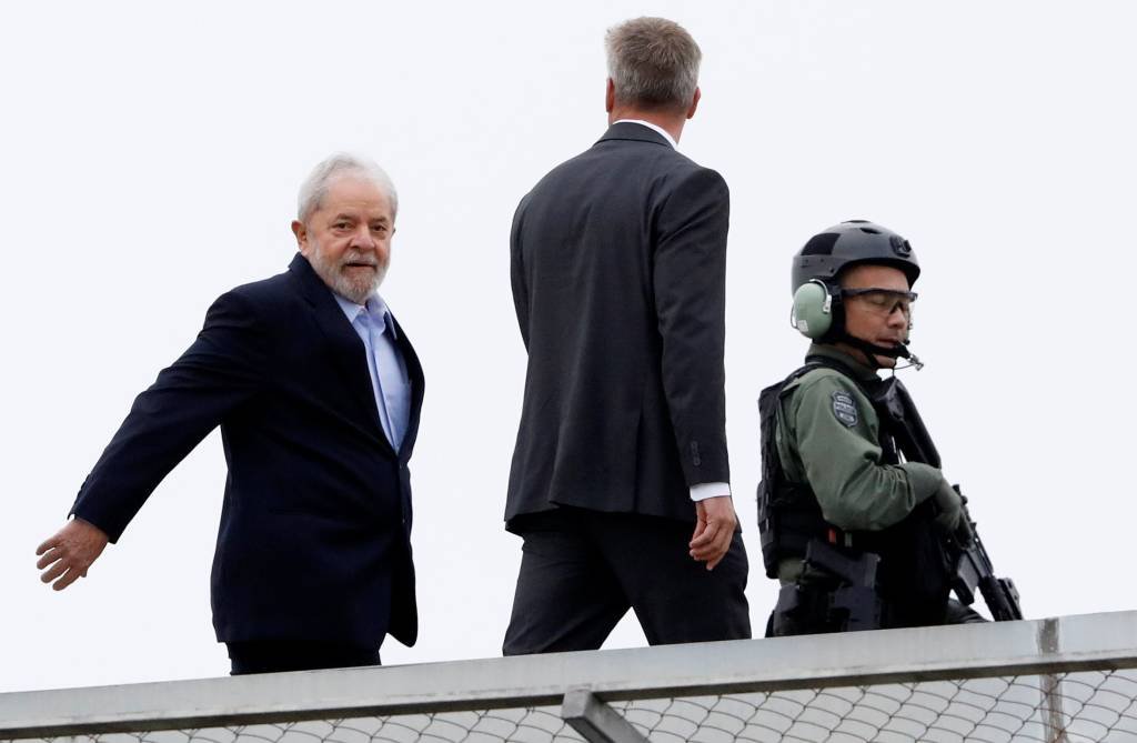Saída de Lula da prisão para velório repercute na imprensa internacional