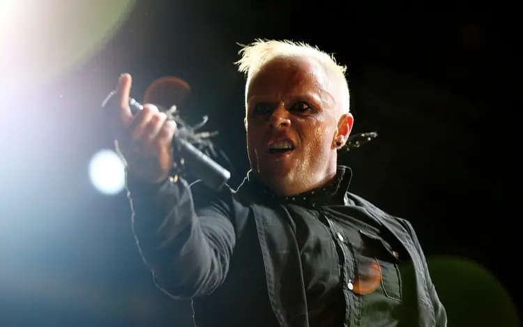Cantor britânico Keith Flint da banda The Prodigy em apresentação do festival Isle of Wight, em 2006
 (Alessia Pierdomenico/Reuters)