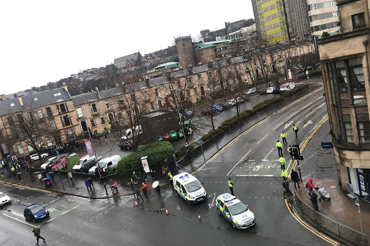 Chamado de emergência na Universidade de Glasgow na Escócia (Lilli Schlossbach/Reuters)