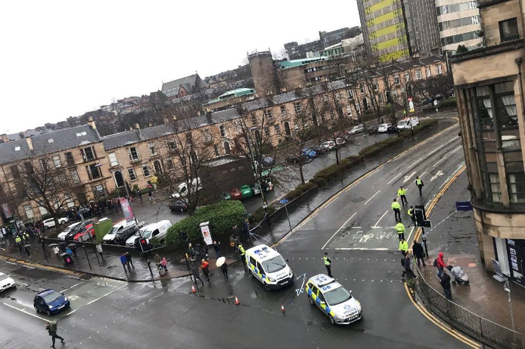 Universidade de Glasgow, na Escócia, é evacuada por pacote suspeito