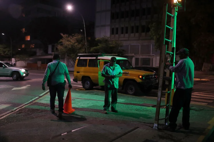 China ofereceu nesta quarta-feira sua ajuda para restabelecer a eletricidade na Venezuela (Manaure Quintero/Reuters)