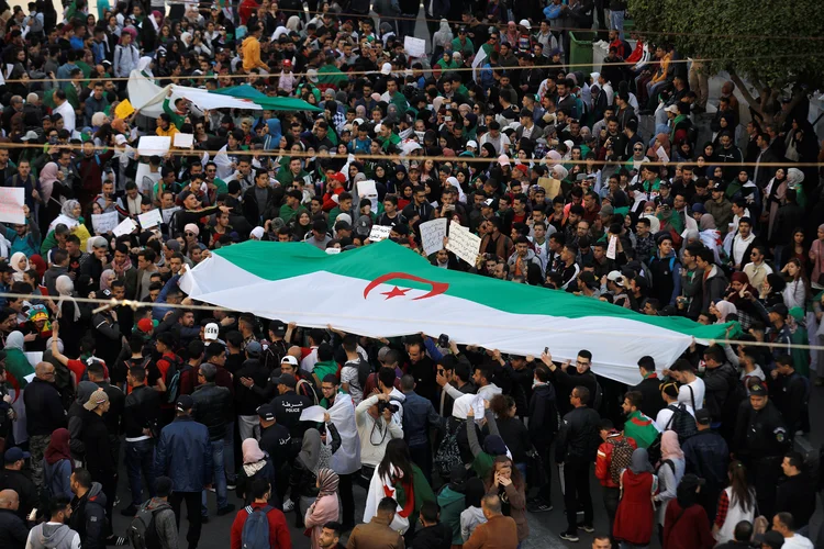 Argélia: manifestantes protestam contra o presidente Buteflika (Zohra Bensemra/Reuters)