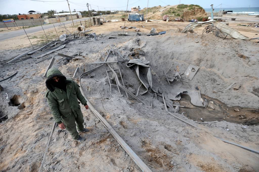 Caças israelenses atacam Gaza após disparo de foguetes contra Tel Aviv