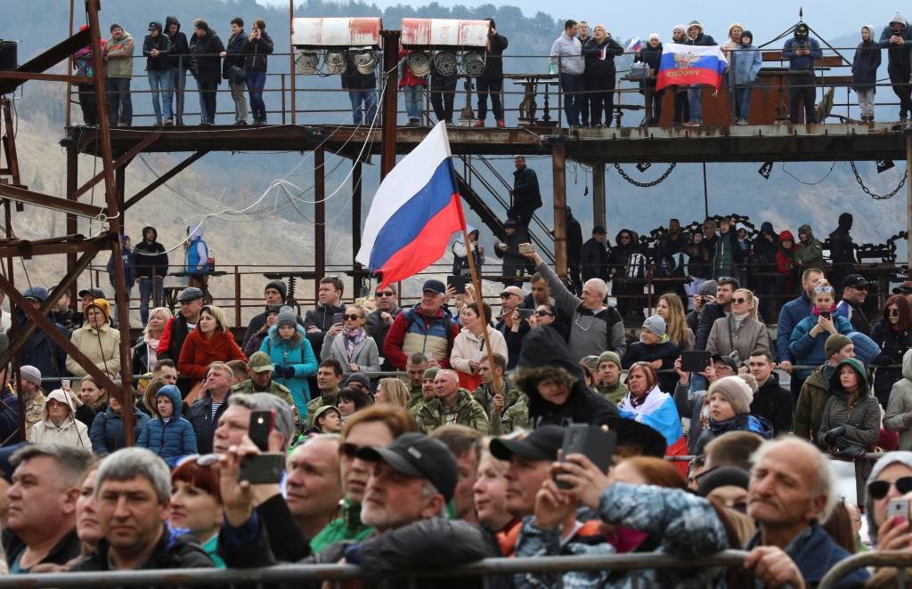 Putin chega à Crimeia para celebrar reunificação com a Rússia