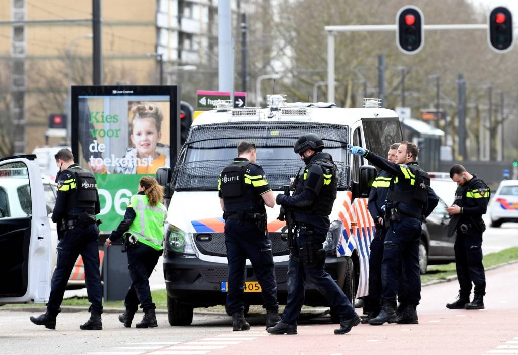 Ataque a tiros na Holanda deixa 3 mortos; polícia diz que ato é terrorismo
