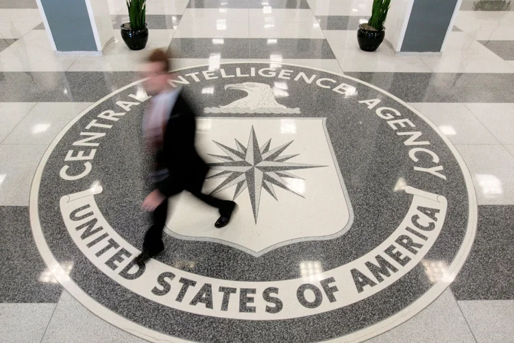 Bolsonaro programou uma visita na manhã desta segunda-feira à sede da CIA, em Washington (Larry Downing/Reuters)