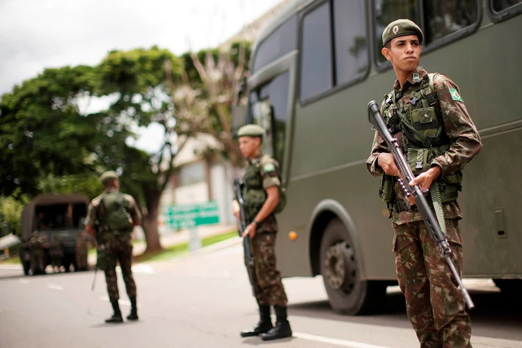 Mudanças nas regras dos militares são mais brandas do que as propostas para os trabalhadores civis da iniciativa privada e do setor público (Ueslei Marcelino/Reuters)