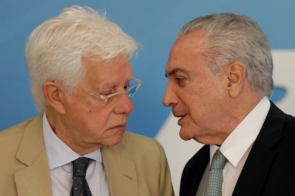 Moreira Franco e Temer: para Lava Jato, conversa pode indicar que ex-presidente sabia da operação da Polícia Federal (Ueslei Marcelino/Reuters)