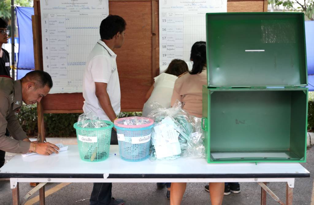 Partido pró-Exército vence eleição da Tailândia, diz comissão eleitoral