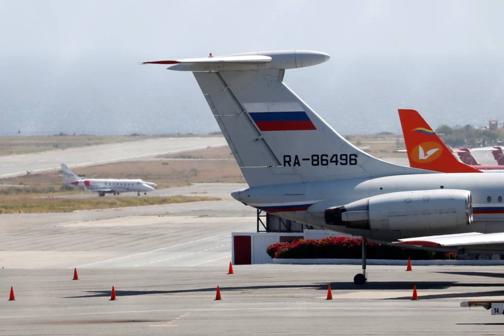 Rússia rebate críticas e defende presença de seus militares na Venezuela