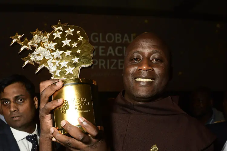 Peter Tabichi: professor de matemática e física dá aula em uma escola rural do Quênia onde um terço dos alunos é órfão (Global Education & Skills Forum/Flickr)