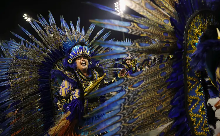 Desfile da escola de samba Águia de Ouro no Sambódromo, em São Paulo (Amanda Perobelli/Reuters)