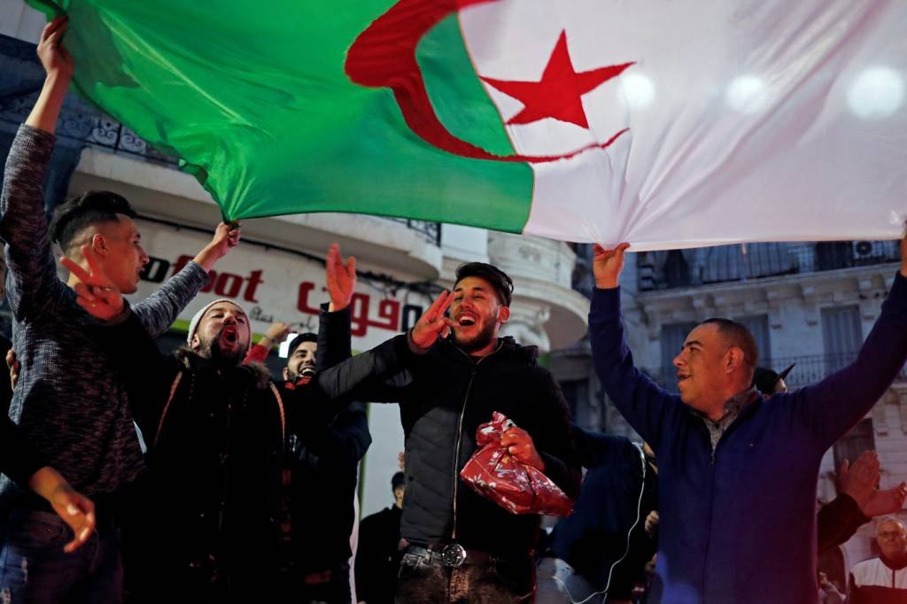 Conselho da Argélia rejeita candidaturas e cancela eleição de julho