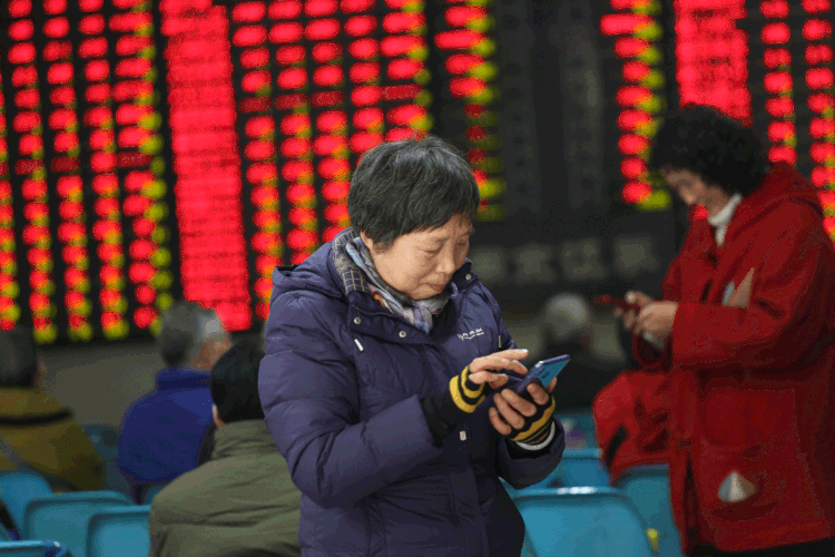 Bolsa chinesa: bolsas na Ásia recuaram com o índice de blue-chips chinês e o índice sul-coreano Kospi perdendo mais de 1% (VCG/Getty Images)