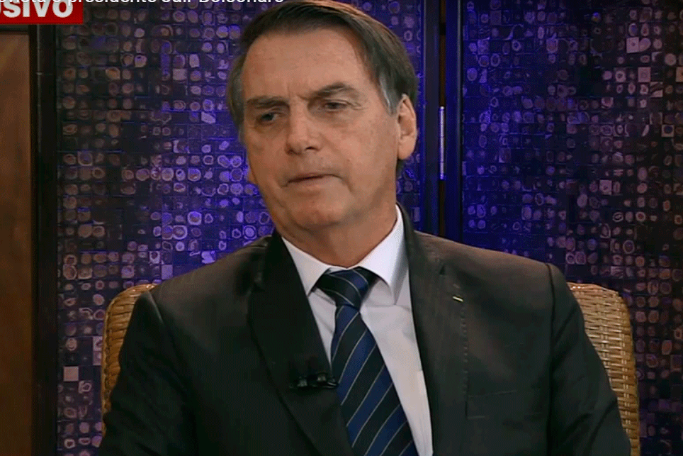 Bolsonaro diz que Maia está abalado por problemas na vida pessoal