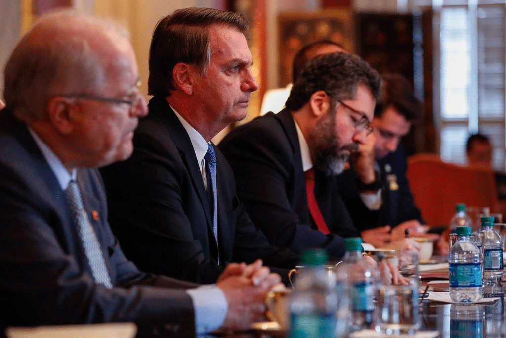 Bolsonaro se diz amigo dos EUA e quer aprofundar parcerias com país