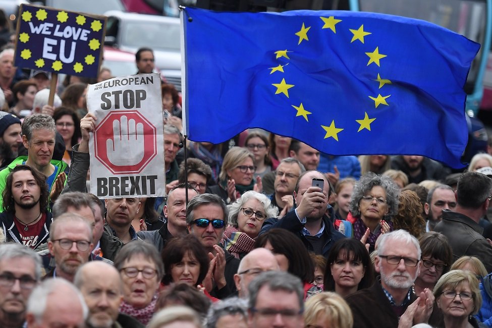 Três votações definem qual Brexit o Reino Unido terá