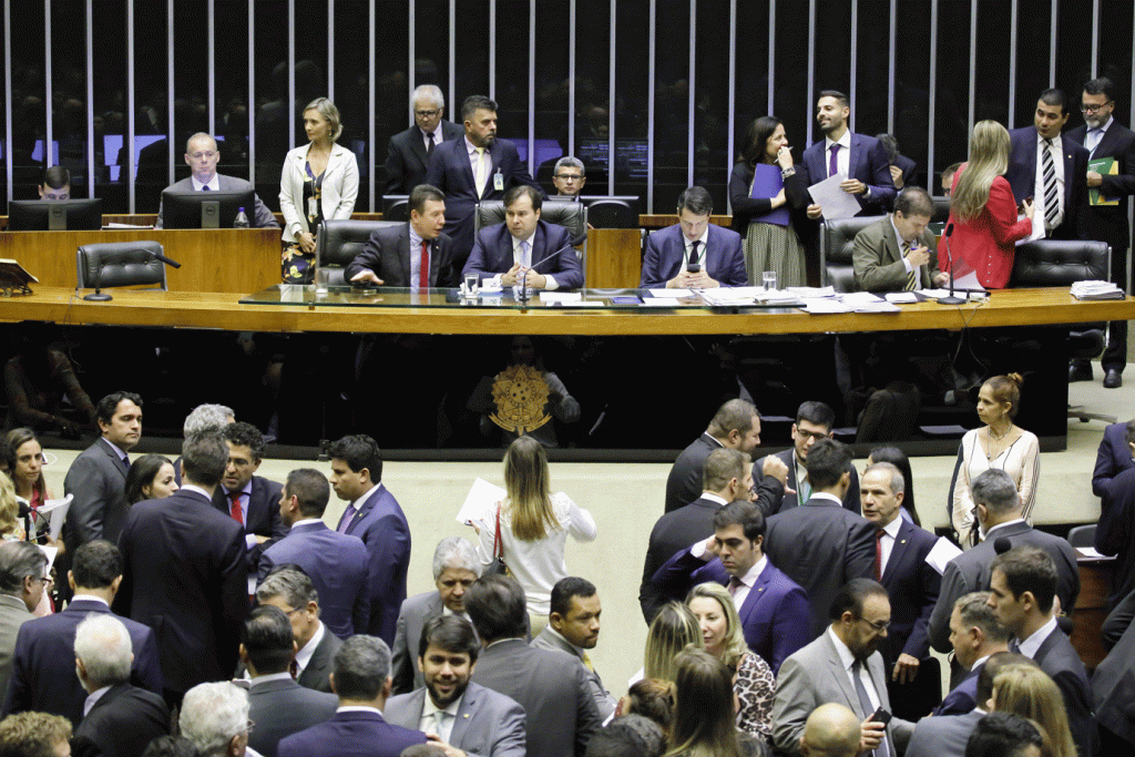 PEC da Transição: partidos entregam votos a Lula; veja como votou cada deputado